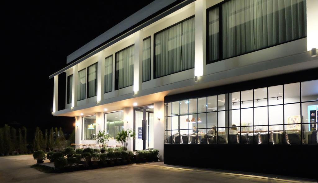 Srianunt Boutique Hotel Buriram Esterno foto