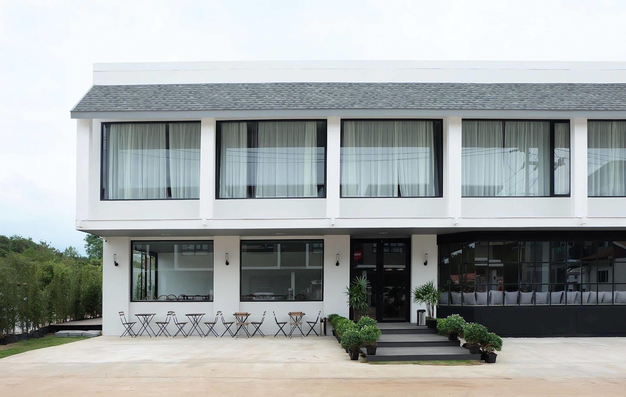 Srianunt Boutique Hotel Buriram Esterno foto