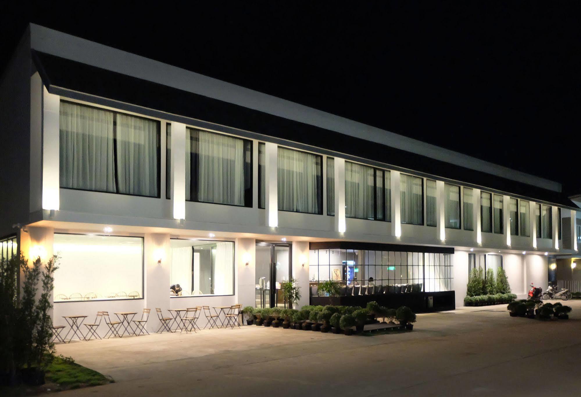 Srianunt Boutique Hotel Buriram Esterno foto
